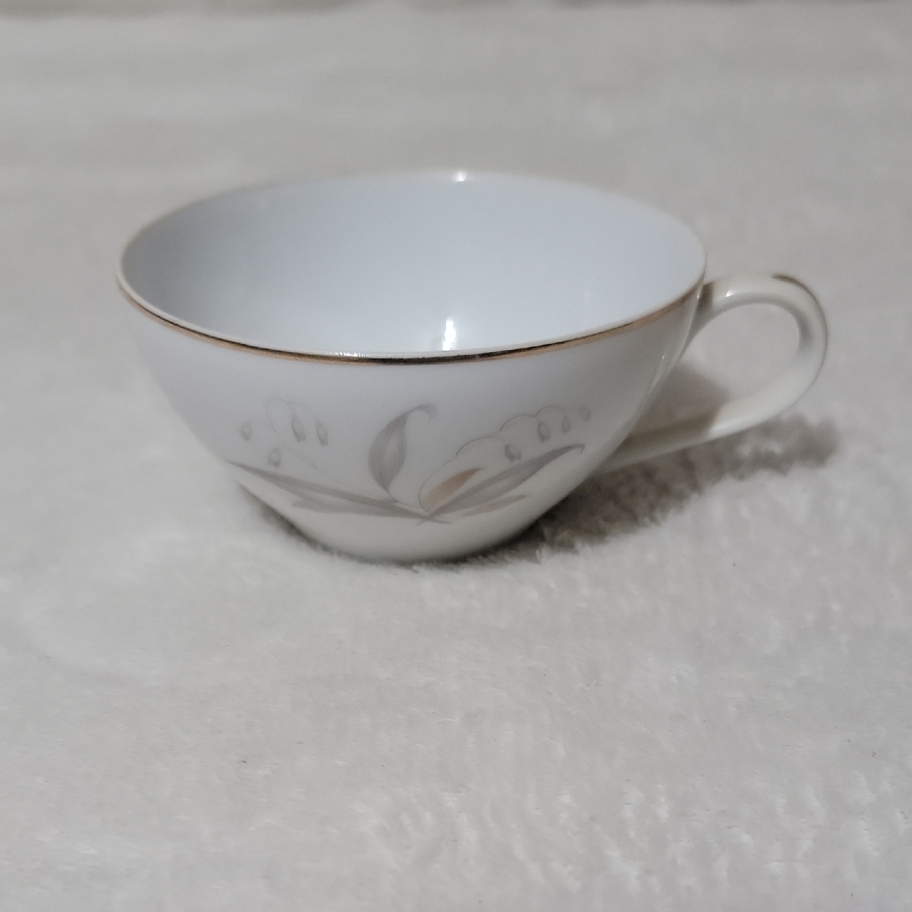 Kaysons Golden Rhapsody fine china tea cup